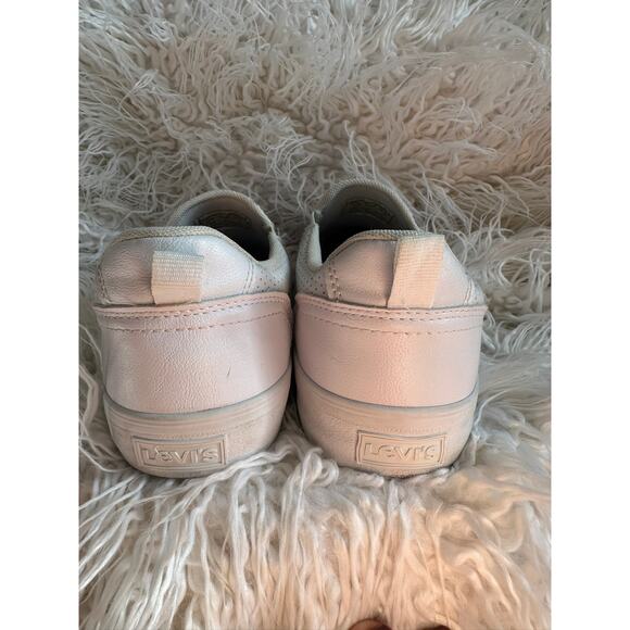 9.5 Women Levi white slip on shoes - Picture 3 of 8